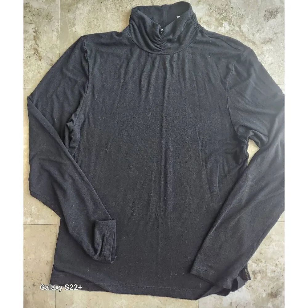 Riveted Lee black long sleeved turtleneck Gray for layering Women's size Medium